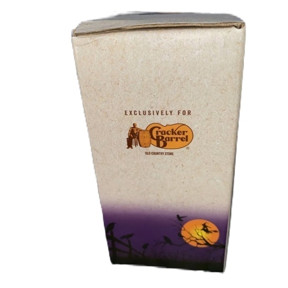 Dracula & Coffin Salt & Pepper Shaker NEW Cracker Barrel 2024 Halloween - Picture 3 of 3